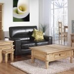 Interior con muebles de madera.