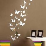 Espejo de mariposas en la pared