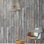 Papel pintado en forma de tablas en la pared