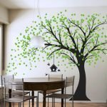 Pajarera en un árbol