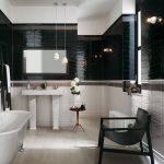 Baño en blanco y negro.