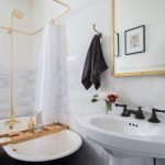 Grifo negro para lavabo blanco