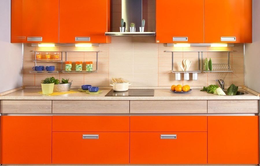 Hiasan dapur oren di apartmen