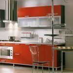 Cocina naranja con campana