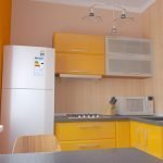 Jugosa cocina amarilla