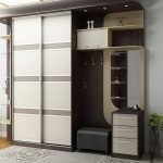 Armario modular en el pasillo