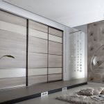 Armario bajo madera clara