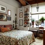Interior de dormitorio de estilo clásico.