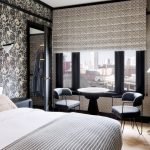 Cortinas romanas en el dormitorio