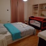 Habitación pequeña en el departamento