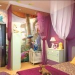 Nicho en la habitación para una cuna