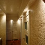 Interior con yeso decorativo.