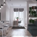 Mesa con sillón junto a la ventana