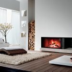 Leña en un nicho junto a la chimenea