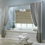 Cortinas de lujo en el baño.