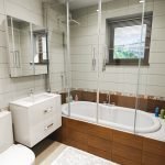 Baño combinado con ventana