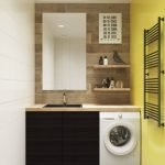 Azulejo amarillo en el baño con lavadora
