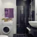 Decoración de baño blanco y negro con lavadora.
