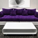 Sofá de terciopelo morado