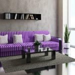 Sofá a rayas morado
