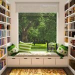 Asiento con cajones debajo de la ventana