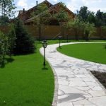 Jardinera de esquina en la parcela