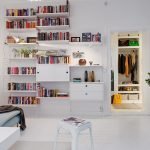 Estantería de libros altos