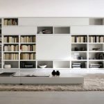 Muebles blancos en la sala de estar