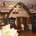 Arco entre la sala y el comedor.