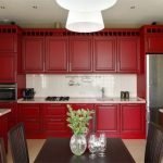 Disposición del interior con cocina y comedor.