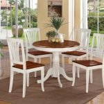 Muebles claros con una superficie oscura.