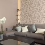 Orquídea sobre la mesa