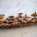Decoración de piedras y conchas.