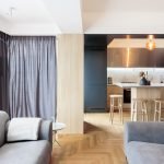Cocina-salón con textil gris