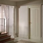 Interior con columnas