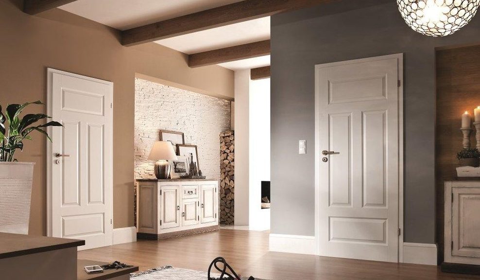 Svijetla vrata u unutrašnjosti