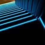 Rayas azules en los escalones