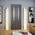 Puerta gris en la sala de estar