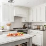 Campana blanca en la cocina