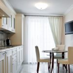 Cortinas blancas en la cocina