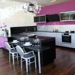 Cocina negra y morada