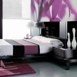 Negro con morado en la decoración del dormitorio