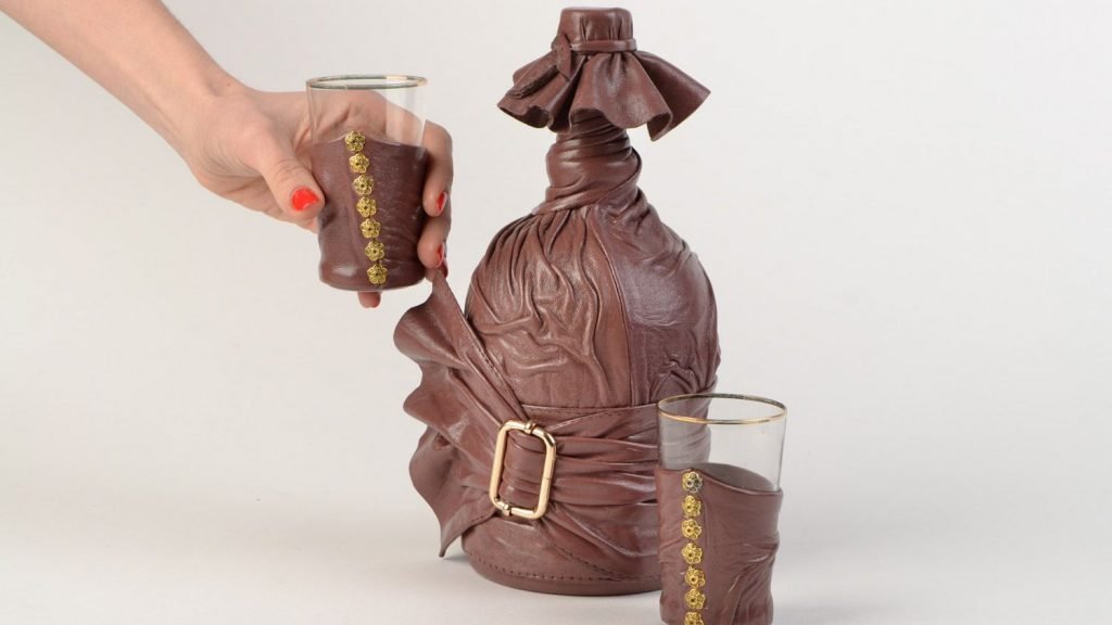 Kožená láhev dekorace