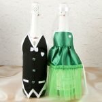 Vestido verde y chaleco negro