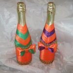 Cintas brillantes en botellas