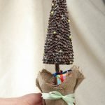 Árbol de navidad hecho de granos