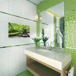 La combinación de azulejos blancos y verdes claros en las paredes.