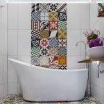 Piso de baño abigarrado