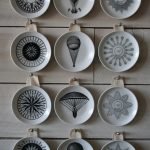 Platos decorativos en blanco y negro
