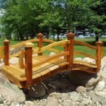 Puente sobre las piedras